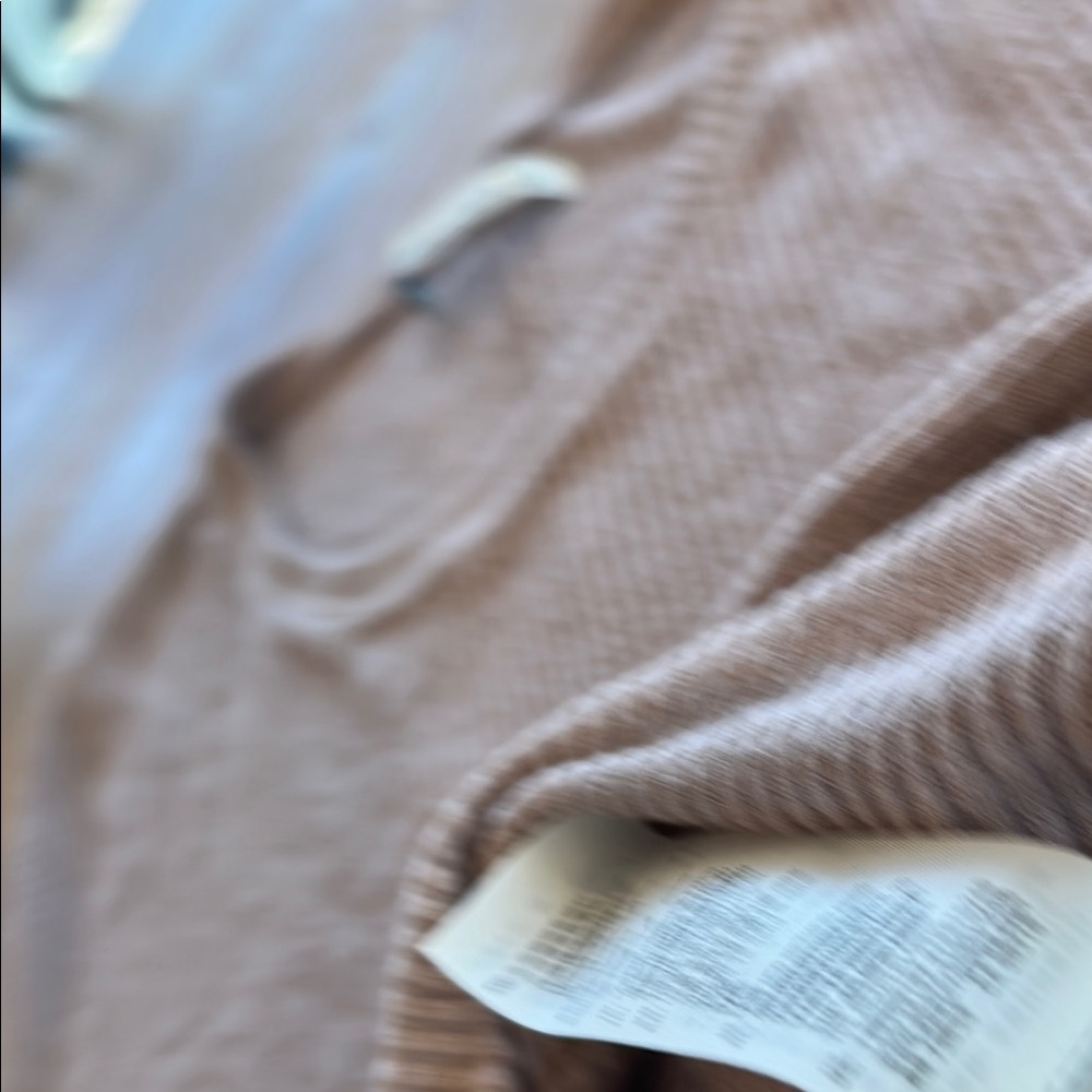 A&F Ribbed Top - Picture 6 of 6